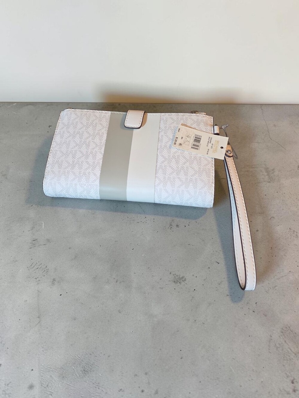 Nwt Michael Kors White Signature Tote with Wristlet Accent - Picture 9 of 10